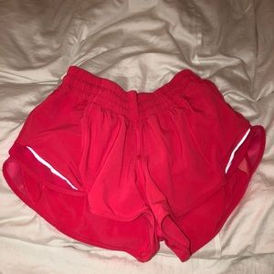 lululemon hot pink/red hotty hot shorts